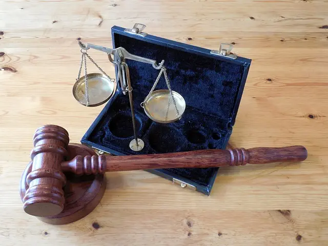 lawyer-attorney-law-judge-640x480-18978208.jpeg