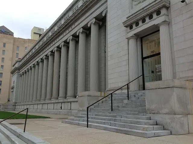 lawyer-attorney-law-judge-640x480-71017191.jpeg