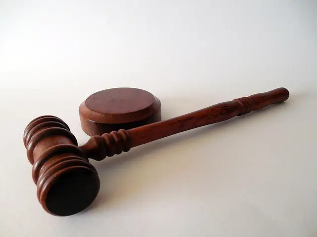 lawyer-attorney-law-judge-640x480-21668389.jpeg